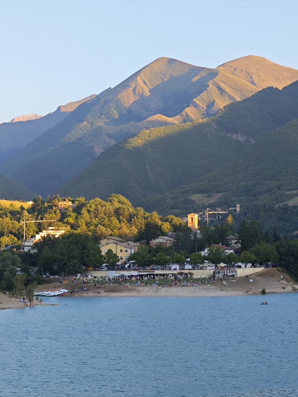 Nationaal park Sibillini - bergen bij Lago Fiastra

